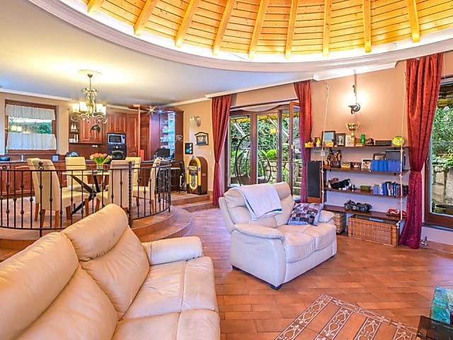  Luxus családi ház saját medencével #3